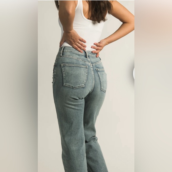 SILVER JEANS HIGH RISE HIGHLY DESIRABLE. Size 26. - Picture 5 of 5